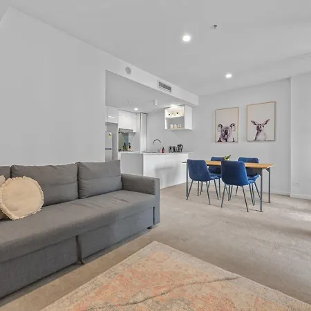 South Bank W Pool, Gym & Location