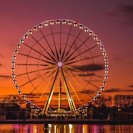 Velvet Dusk - Lv 29 Above The New Star Casino In Bne's New Land Building, Free Carpark Available For Long Bookings *