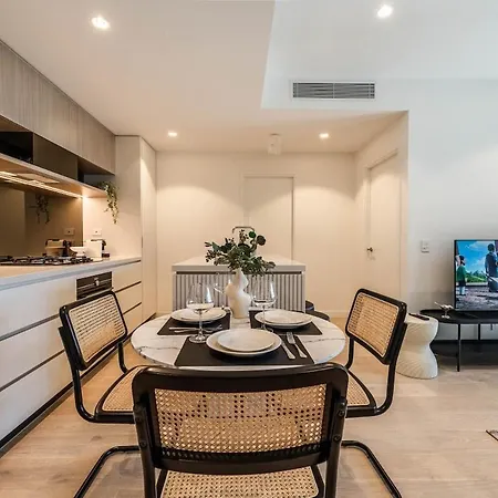Velvet Dusk - Lv 29 Above The New Star Casino In Bne's New Land Building, Free Carpark Available For Long Bookings Brisbane