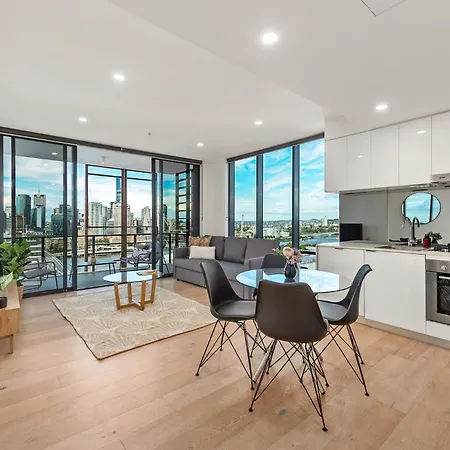 Apartment King Bed, Car Park And Gorgeous & River Views *