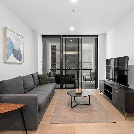 Stylish With King Bed, Gym, Pool Apartment *