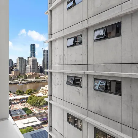 Stylish With King Bed, Gym, Pool * Brisbane