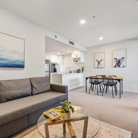 Bright & Modern With Views, King Bed, Park * Brisbane