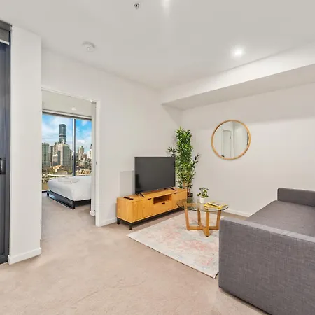 Bright & Modern With Views, King Bed, Park