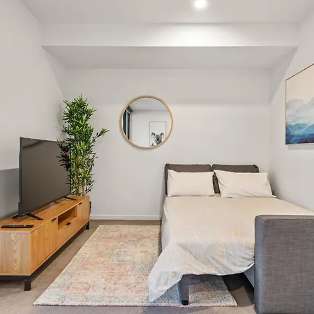 Breathtaking Views, King Bed, Pool & Location *