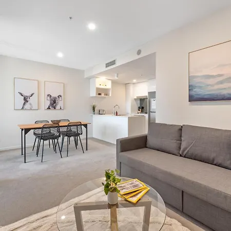 Breathtaking Views, King Bed, Pool & Location Apartment Brisbane