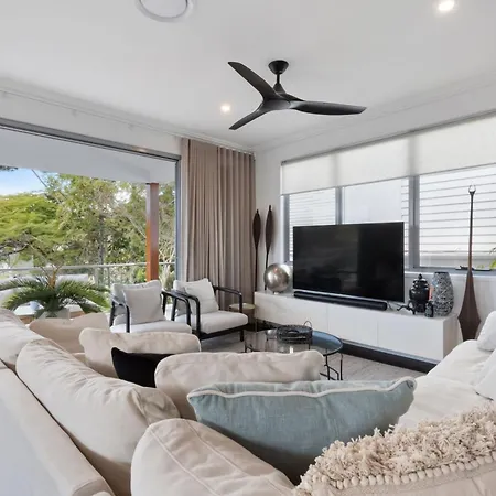 Large Family With Pool & Brisbane
