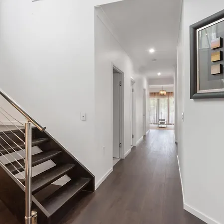 Large Family With Pool & * Brisbane