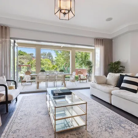 Large Family With Pool & Brisbane