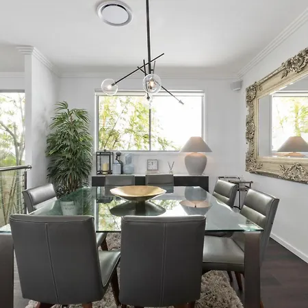 Large Family With Pool & Holiday home Brisbane
