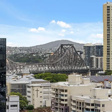 Stylish Valley Pad With Views, Huge Gym & Park Apartment Brisbane