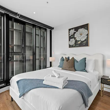 Stylish Valley Pad With Views, Huge Gym & Park * Brisbane