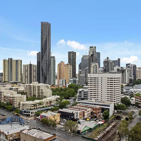 Apartment Stylish Valley Pad With Views, Huge Gym & Park Brisbane