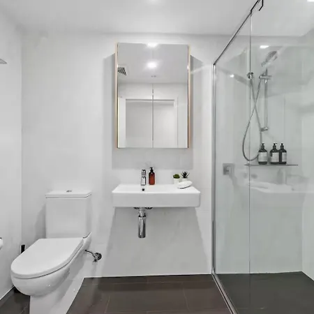 Spectacular Views Location, King Bed, Pool Apartment