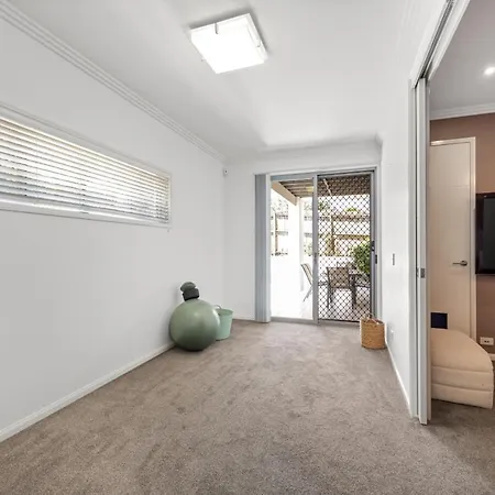 Modern Luxury Riverfront Sanctuary * Brisbane