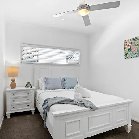 Holiday home Modern Luxury Riverfront Sanctuary *