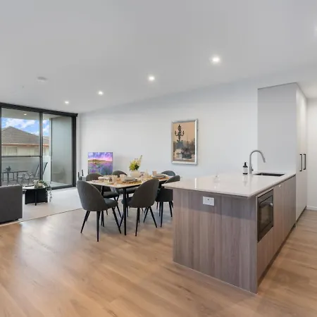 Skyline N Rooftop Pool 2br Modern Near Cbd Apartment *