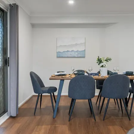 Holiday home Peaceful And Convenient 4br Family Modern Retreat