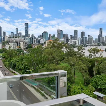 Apartment Skyline N Rooftop Pool 2br Modern Near Cbd Brisbane