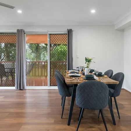 Peaceful And Convenient 4br Family Modern Retreat Holiday home