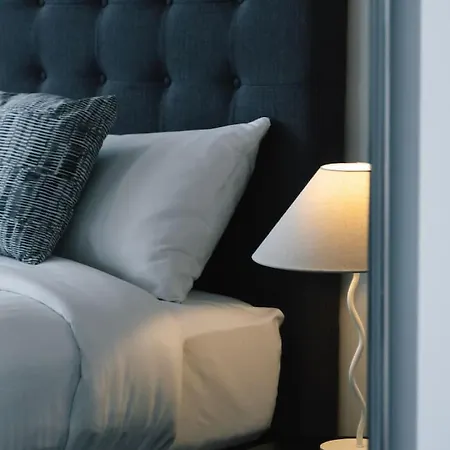 Apartment Skyline N Rooftop Pool 2br Modern Near Cbd