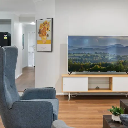 Peaceful And Convenient 4br Family Modern Retreat Brisbane
