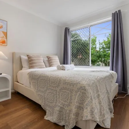 Holiday home Peaceful And Convenient 4br Family Modern Retreat *
