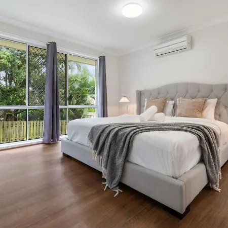Peaceful And Convenient 4br Family Modern Retreat Holiday home Brisbane