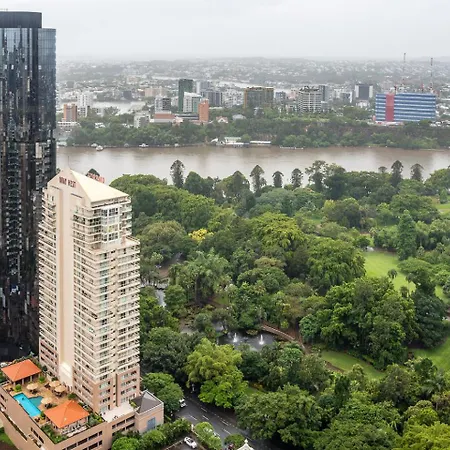 Resort-style Cbd 1-bedroom Walk To Everything *