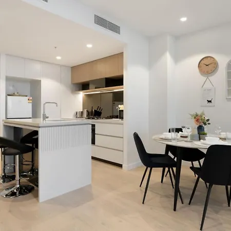 Luxurious 2br W River View