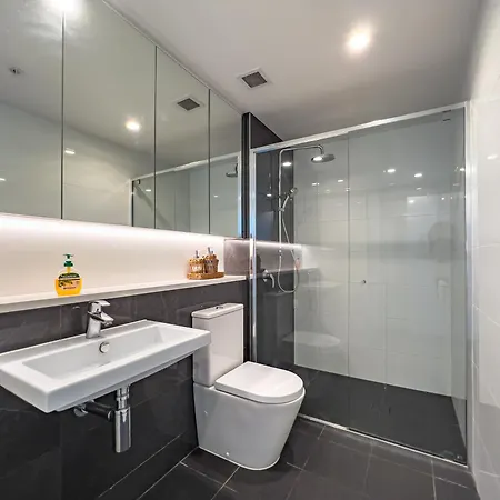 Stunning 1br Skytower Retreat In Cbd's Heart C2 Brisbane