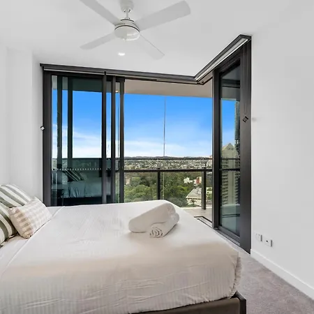 Queen's Wharf Apartment