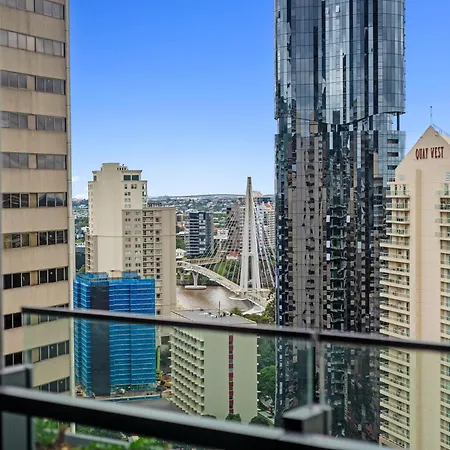 Queen's Wharf Apartment *