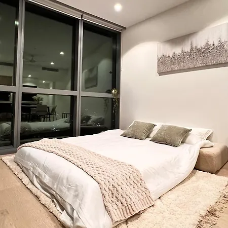 Cbd Queen Wharf With Views Pool And Gym Apartment