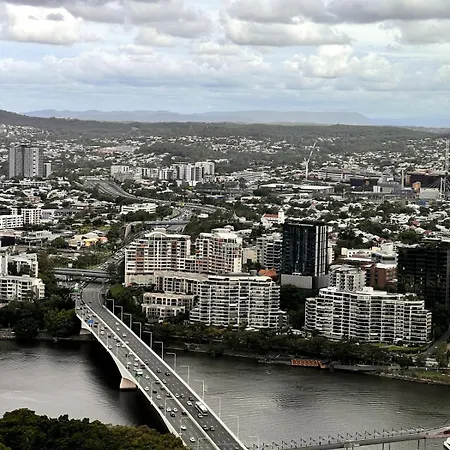 Cbd Queen Wharf With Views Pool And Gym