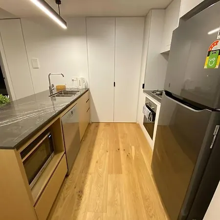 2b With Amazing Night Light Views Free Parking C19 Apartment *