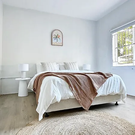 Apartment La Pague - Near Cbd - Parking - 2 Bedroom Retreat