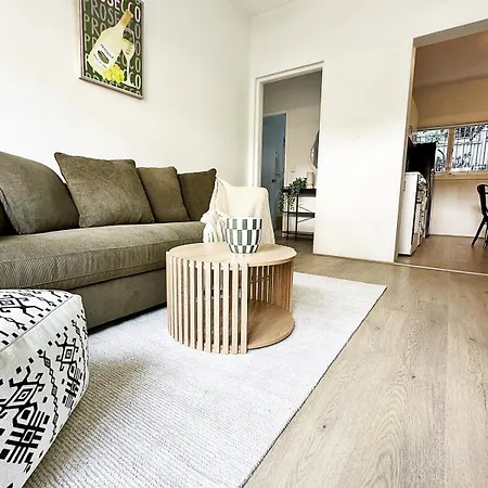 La Pague - Near Cbd - Parking - 2 Bedroom Retreat Apartment *