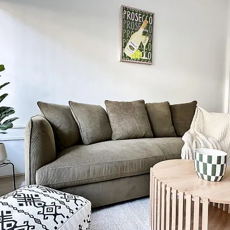 La Pague - Near Cbd - Parking - 2 Bedroom Retreat