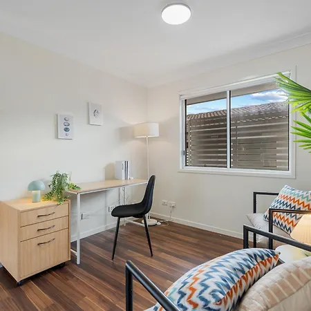 5br Family - Ev Car Point At Home, 2 Master - Near Sunnybank, Qeii, Qsac And Griffith Uni Holiday home