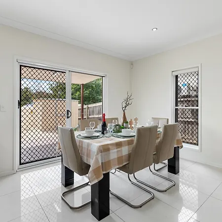 5br Family - Ev Car Point At Home, 2 Master - Near Sunnybank, Qeii, Qsac And Griffith Uni