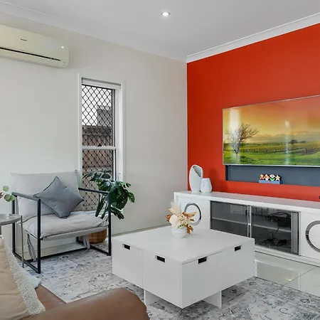 5br Family - Ev Car Point At Home, 2 Master - Near Sunnybank, Qeii, Qsac And Griffith Uni Holiday home