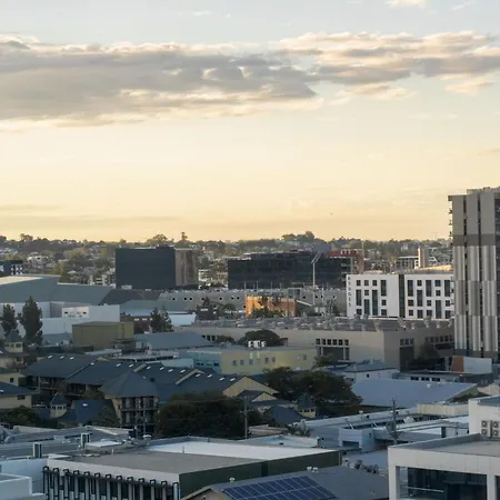 Apartment Modern Valley Pad With Rooftop Pool, Study & Parking Brisbane