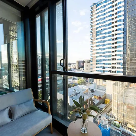 Apartment Modern Valley Pad With Rooftop Pool, Study & Parking *