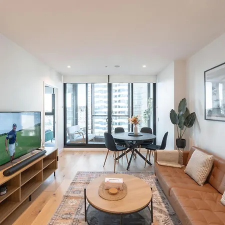 Modern Valley Pad With Rooftop Pool, Study & Parking *
