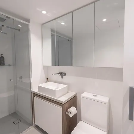 Modern Valley Pad With Rooftop Pool, Study & Parking Apartment *