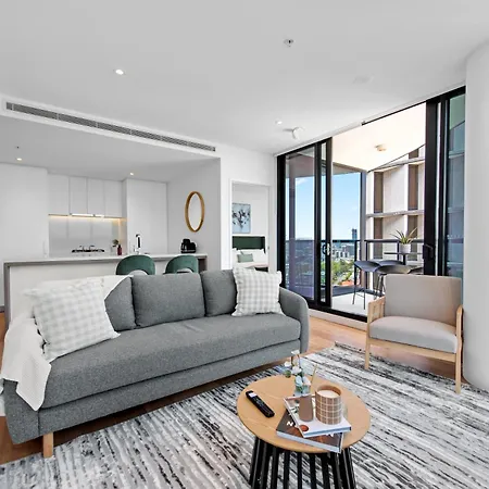 Modern 2br With Stunning Views, Infinity Pool & Gym Apartment Brisbane