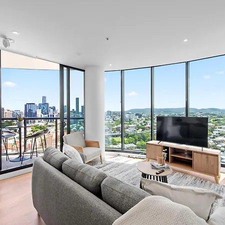 Modern 2br With Stunning Views, Infinity Pool & Gym *