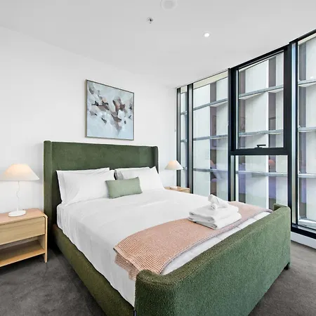 Modern 2br With Stunning Views, Infinity Pool & Gym Apartment