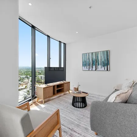 Modern 2br With Stunning Views, Infinity Pool & Gym Brisbane